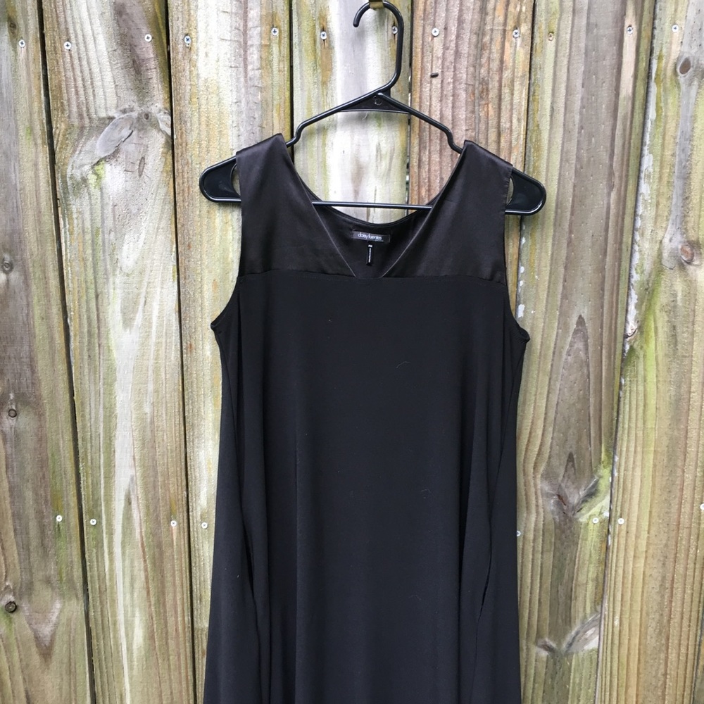 Daisy Fuentes little black dress PM